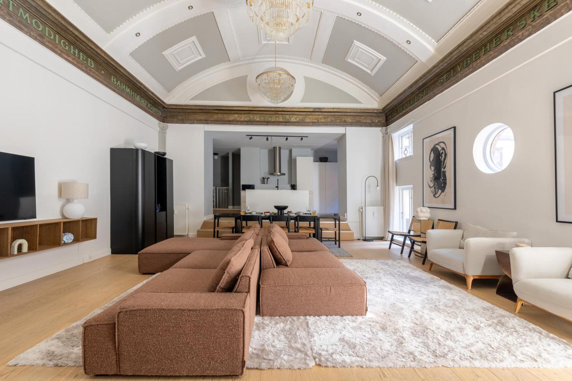 Unique 3 Bedroom Apartment In Vibrant Frederiksberg コペンハーゲン エクステリア 写真