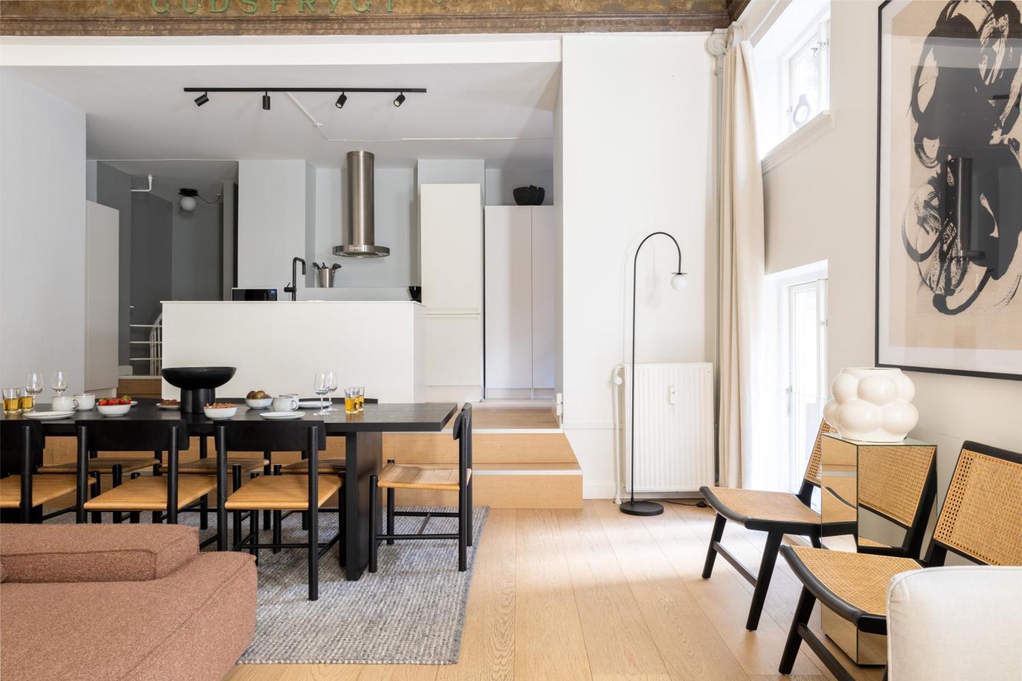 Unique 3 Bedroom Apartment In Vibrant Frederiksberg コペンハーゲン エクステリア 写真